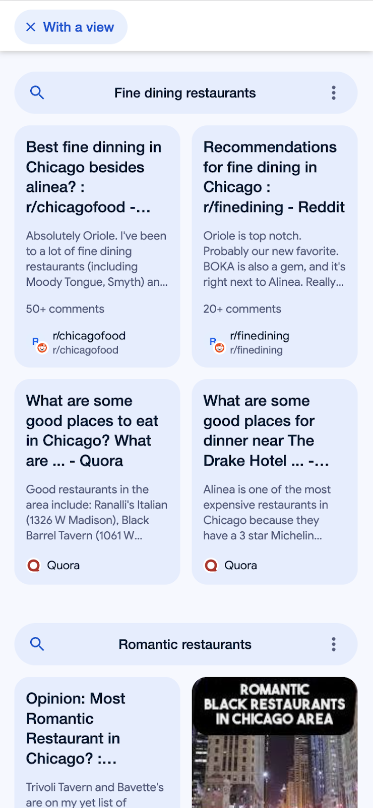 Google Perspectives für die Suchanfrage "fancy restaurants in chicago". Es wurde der Filter "With a view" ausgewählt. Die Optik der Suchergebnisseite hat sich verändert. Jetzt werden in vertikalen blauen Rechtecken unterschiedliche Ergebnisse angezeigt und ein deutlicher Unterschied zur normalen Suchergebnisseite ist erkennbar.