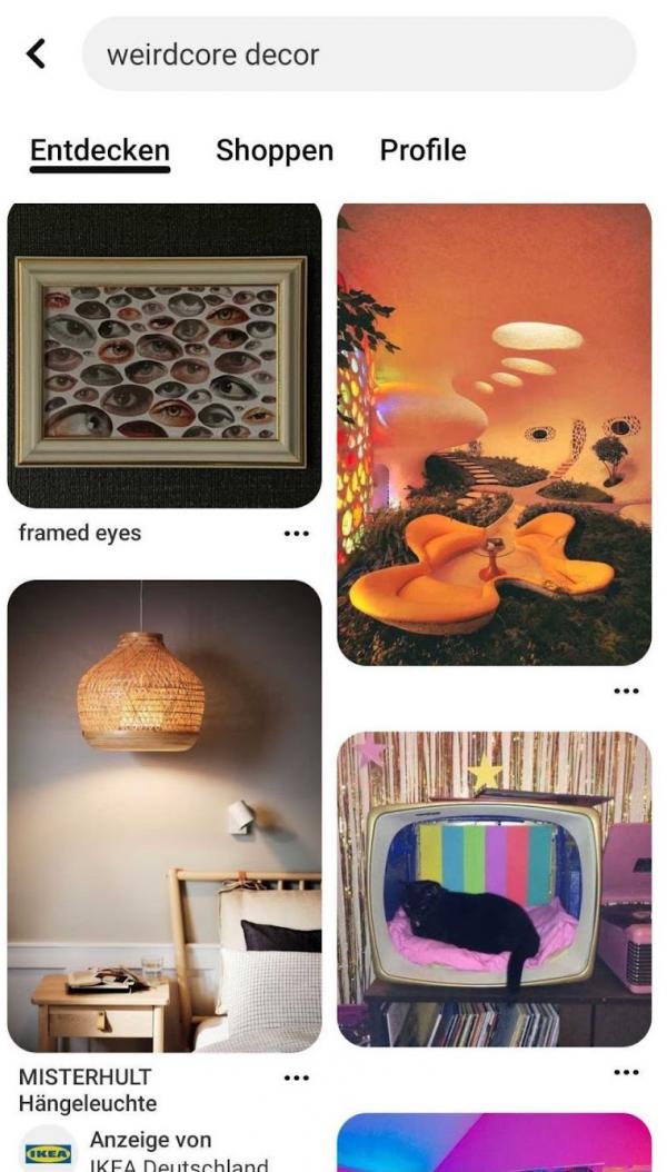 Pinterest Feed zum neuen Trend Weird Core. Man sieht unter anderem Bilder von Augen, psychedelisch Farben und Formen.  